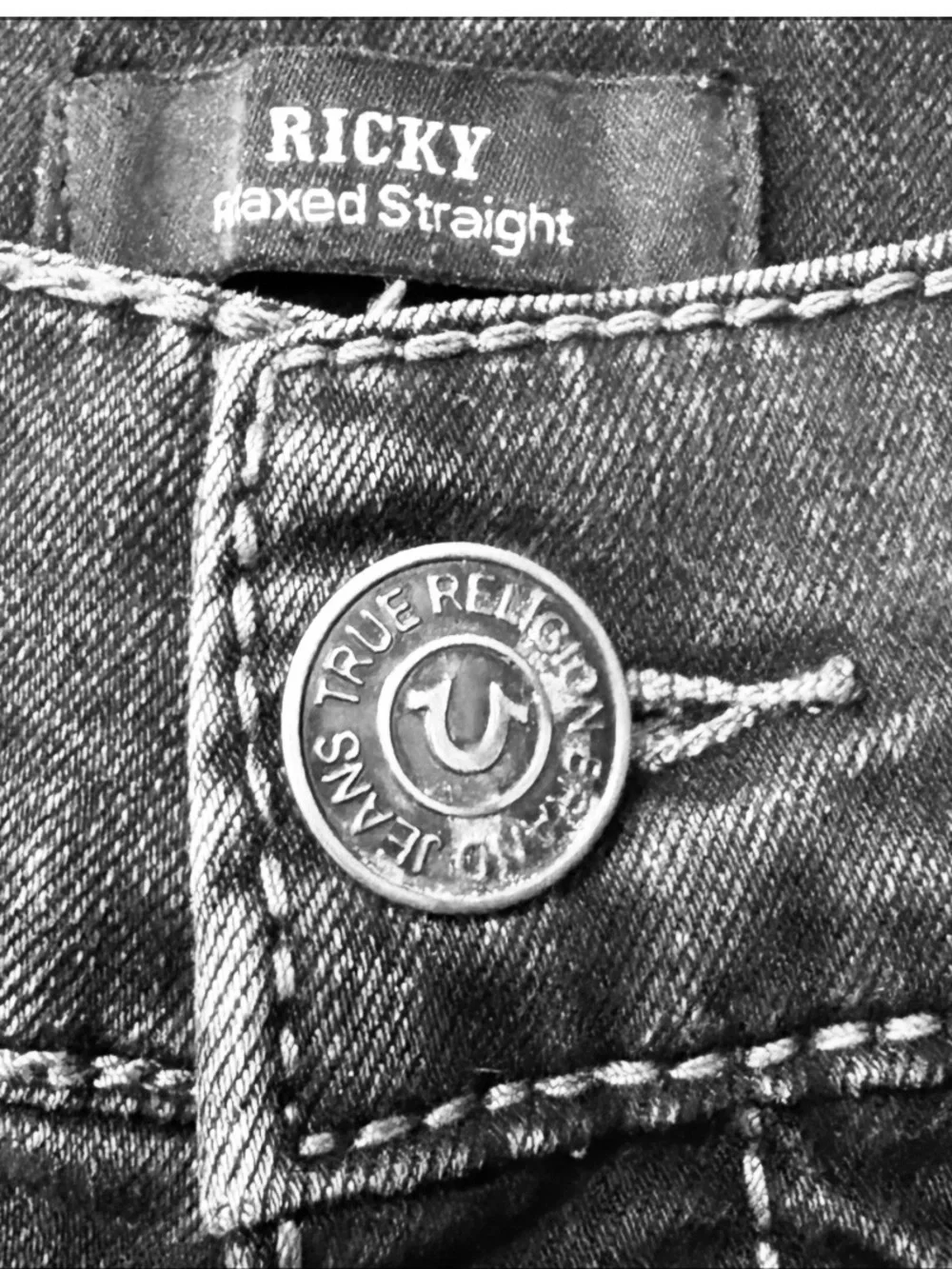 True Religion Ricky Super men’s T-straight leg relaxed fit black dark wash jeans